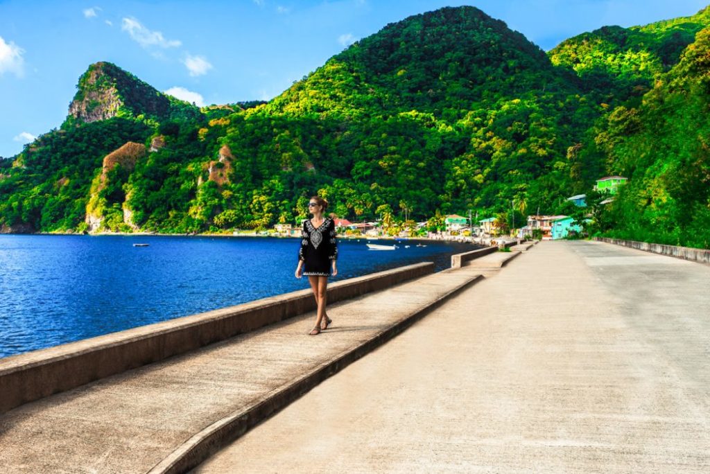 Chứng minh tài chính và bảo hiểm du lịch khi đến Dominica
