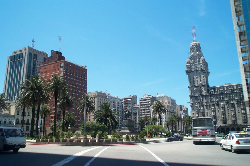 thăm thân Uruguay